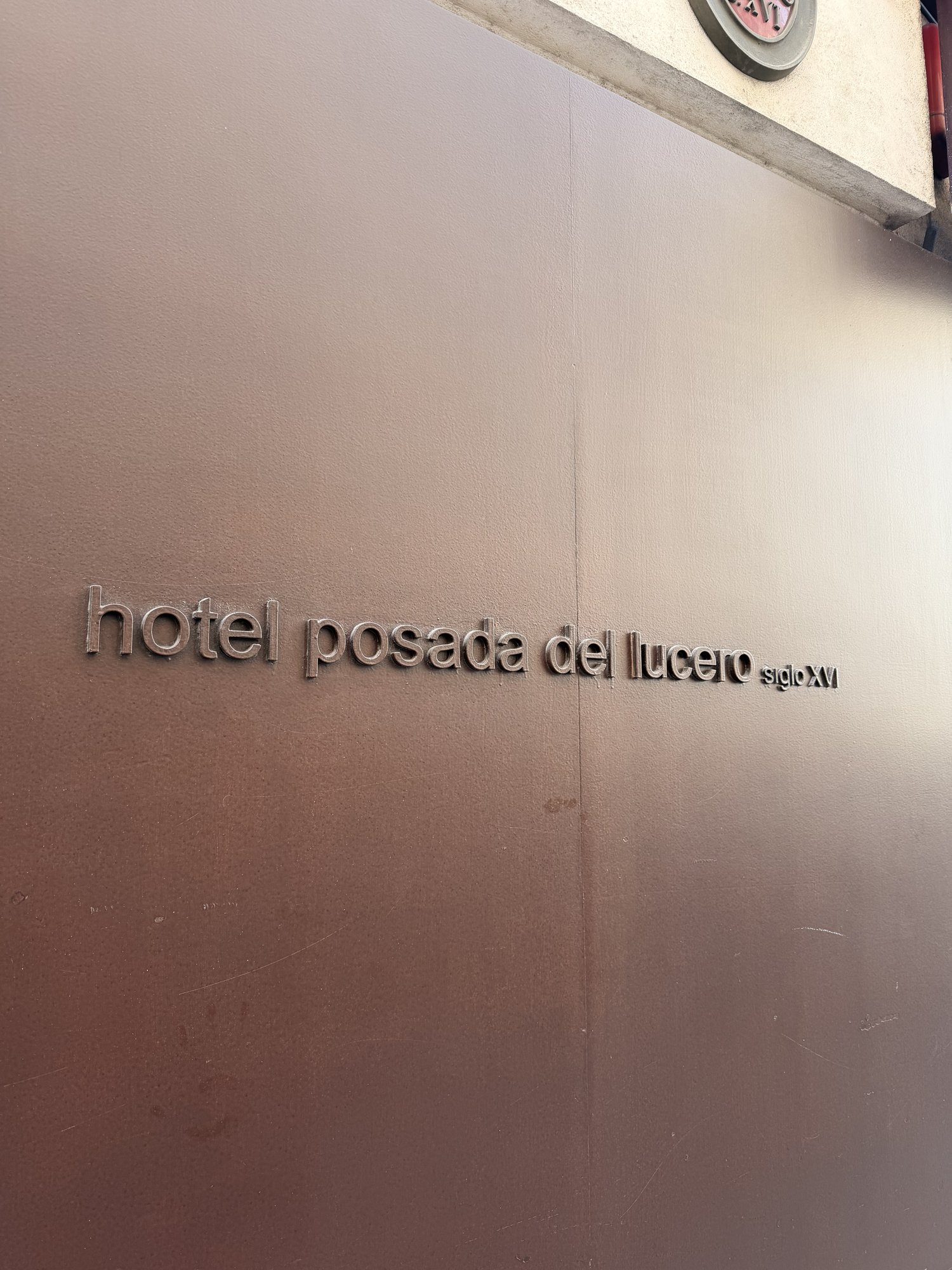 Hotel Posada del Lucero sign noting the building's 16th-century history